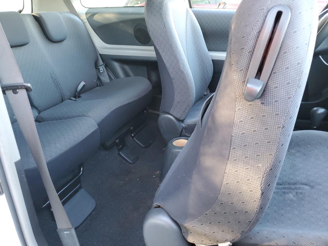 2010 Toyota Yaris VIN: JTDJT4K36A5318123 Lot: 84933445