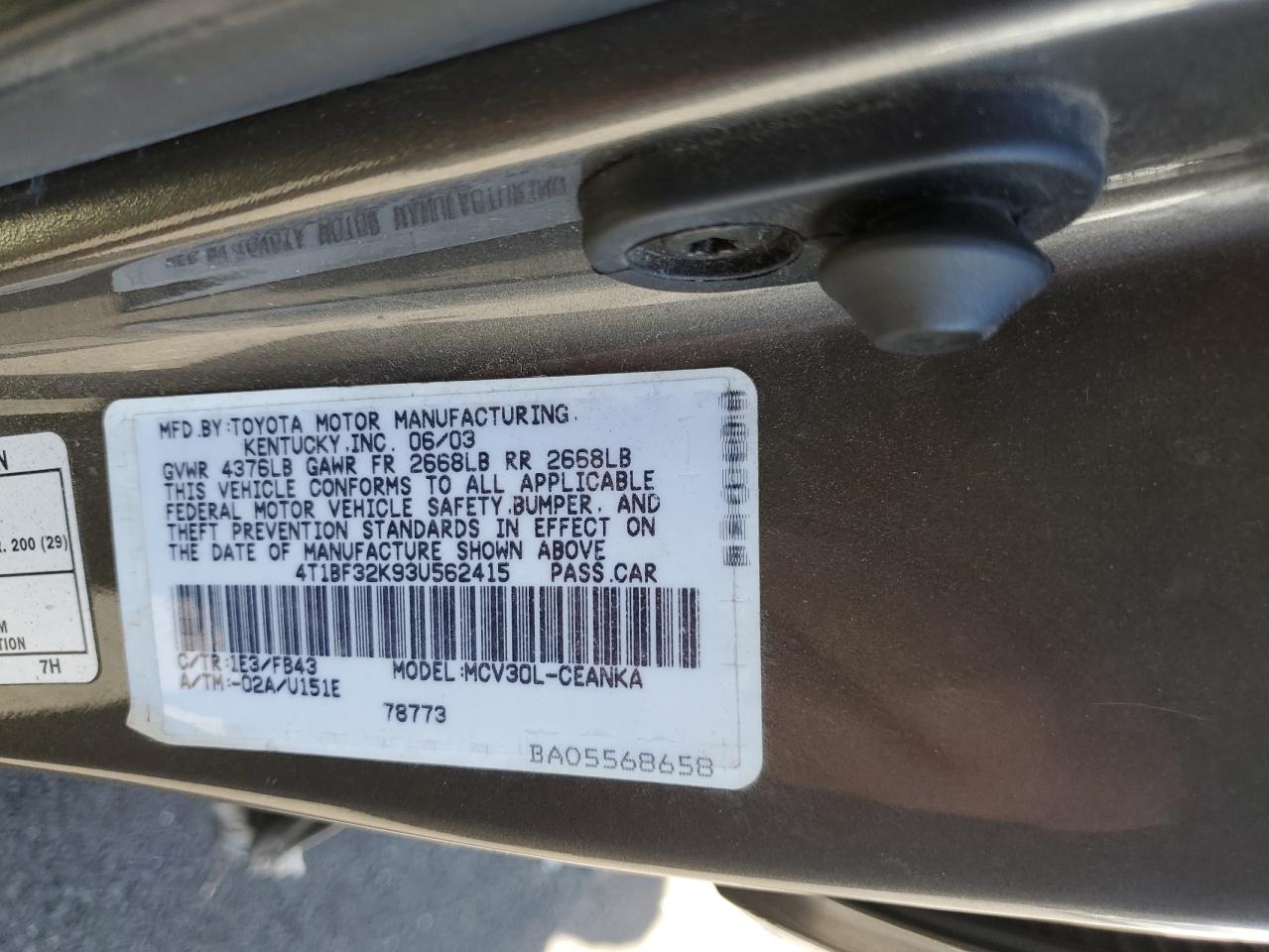 2003 Toyota Camry Le VIN: 4T1BF32K93U562415 Lot: 81987345