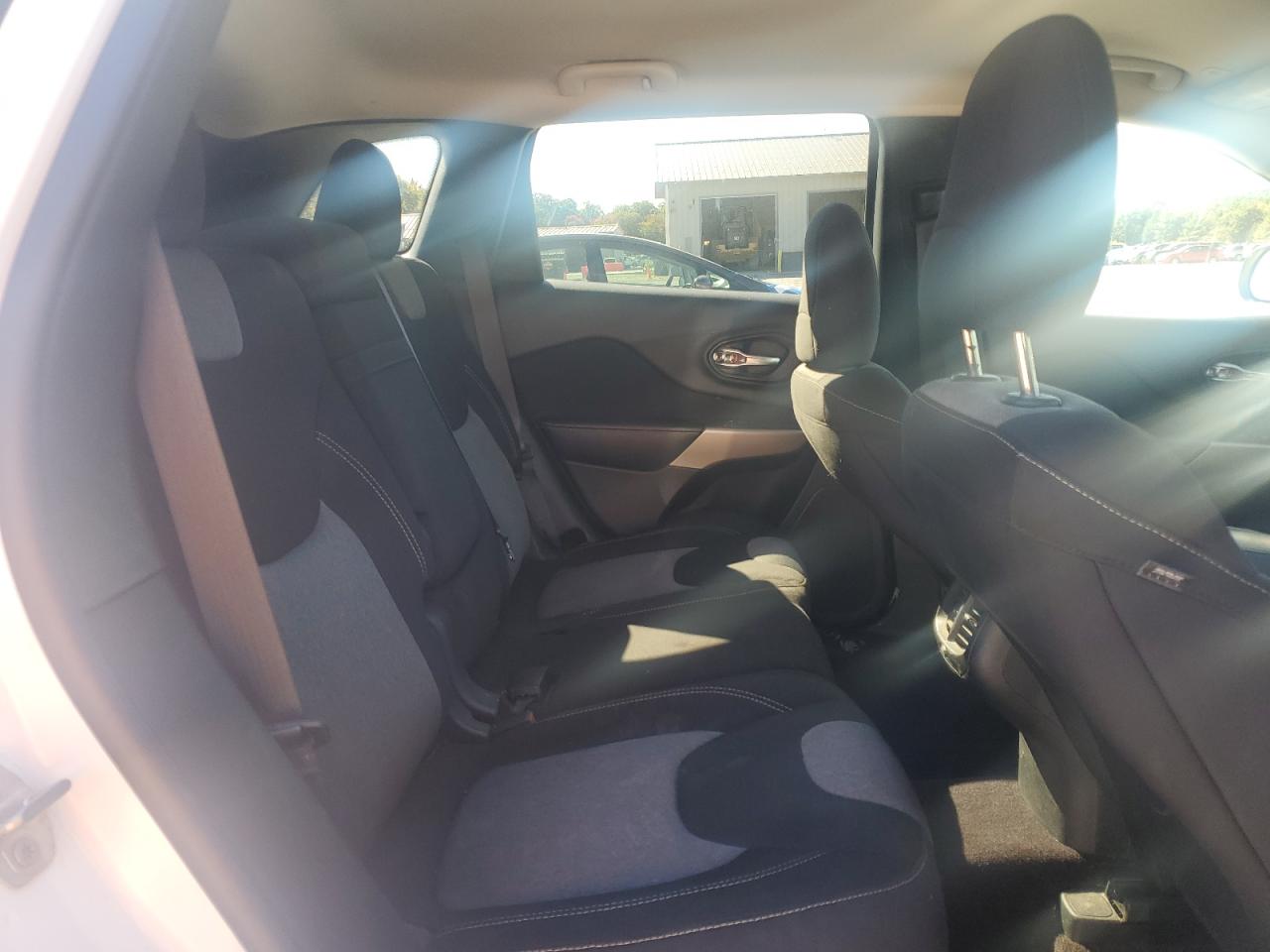 2018 Jeep Cherokee Latitude VIN: 1C4PJMCB2JD579454 Lot: 86130165