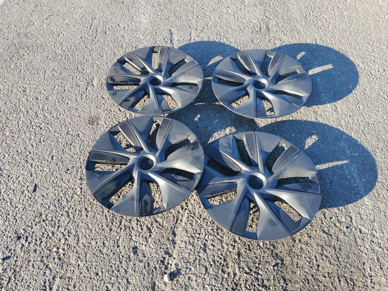 2024 Tesla Model Y VIN: 7SAYGDED2RF197207 Lot: 86707025