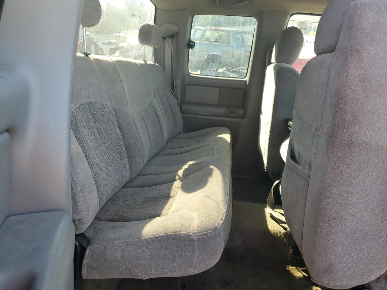 2000 Chevrolet Silverado C1500 VIN: 2GCEC19T9Y1249882 Lot: 84471475