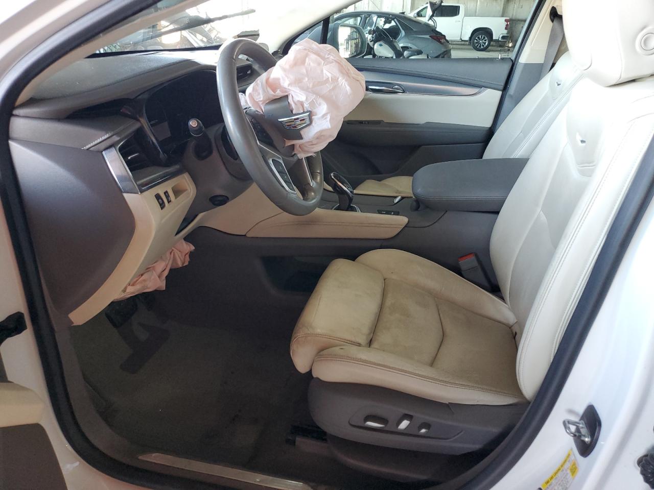 2017 Cadillac Xt5 Premium Luxury VIN: 1GYKNCRS2HZ172774 Lot: 82499205