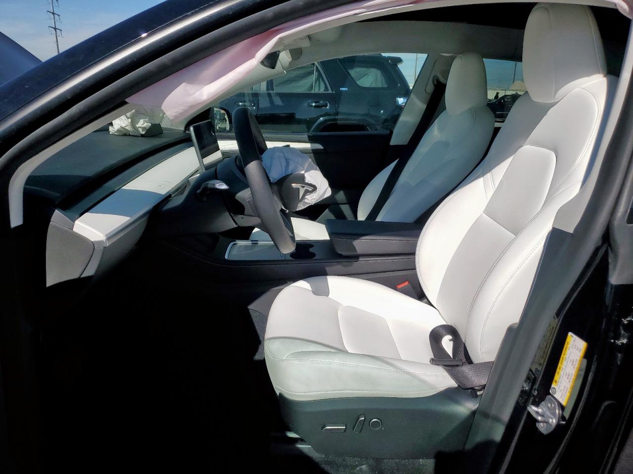 2024 Tesla Model Y VIN: 7SAYGDEE2RA268590 Lot: 90385865