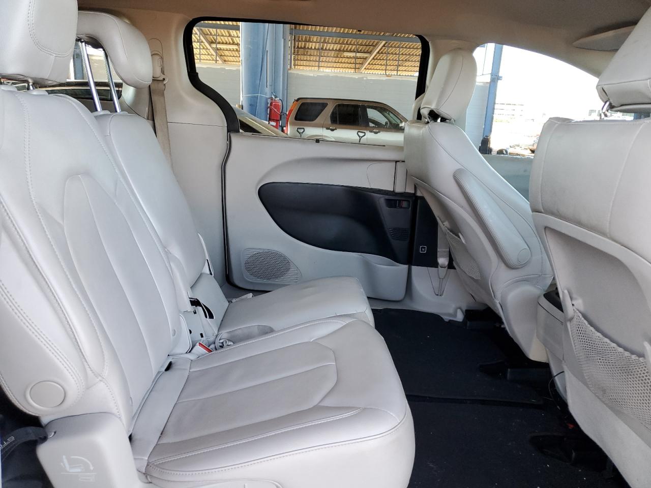 2017 Chrysler Pacifica Touring L VIN: 2C4RC1BG6HR633831 Lot: 87406645