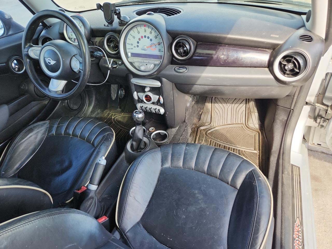 2008 Mini Cooper S VIN: WMWMF73558TT87734 Lot: 90090835