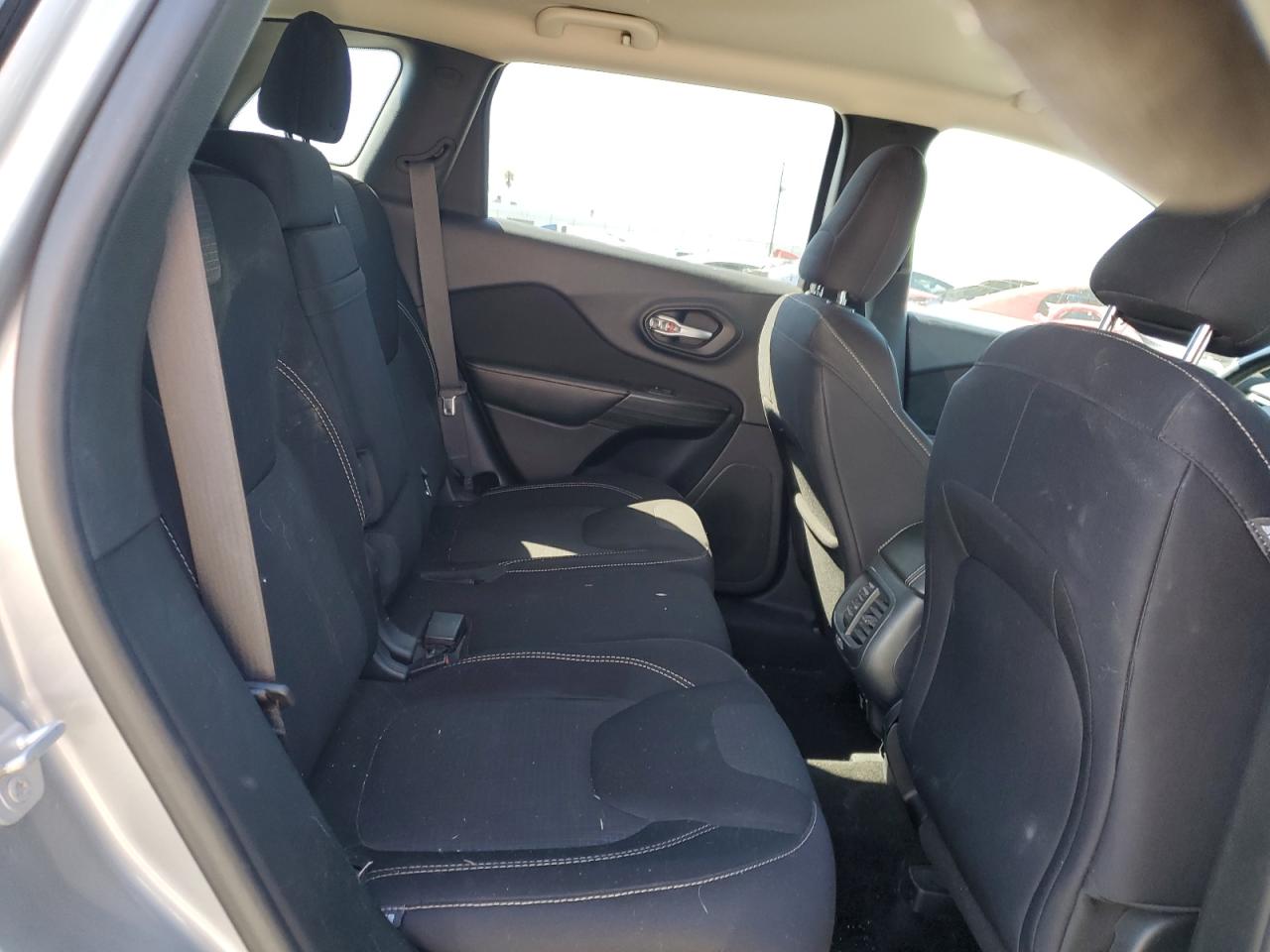 2015 Jeep Cherokee Latitude VIN: 1C4PJMCS0FW720002 Lot: 85551515