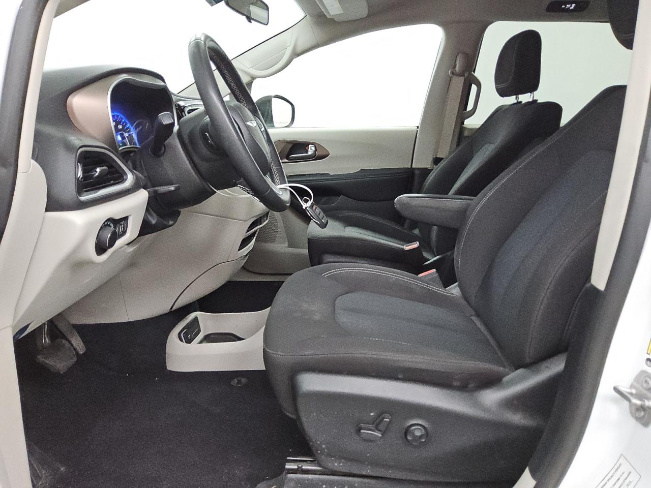 2022 Chrysler Voyager Lx VIN: 2C4RC1CG9NR153115 Lot: 87237305