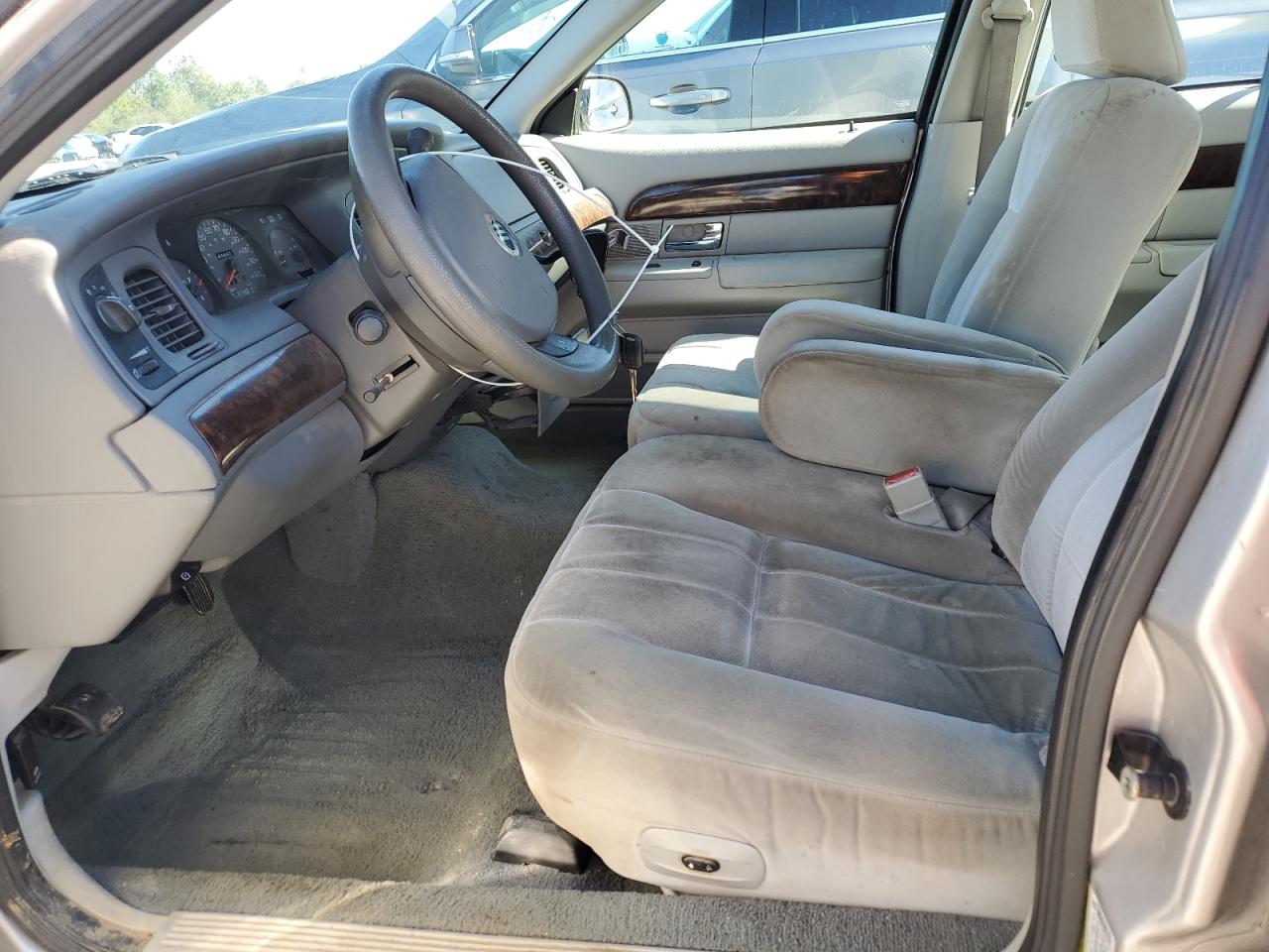 2005 Mercury Grand Marquis Gs VIN: 2MEFM74W65X670343 Lot: 82148465