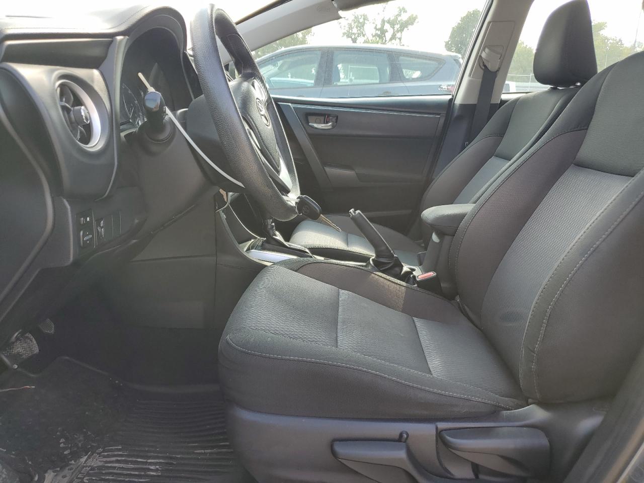 2019 Toyota Corolla L VIN: 2T1BURHE4KC150560 Lot: 82422455