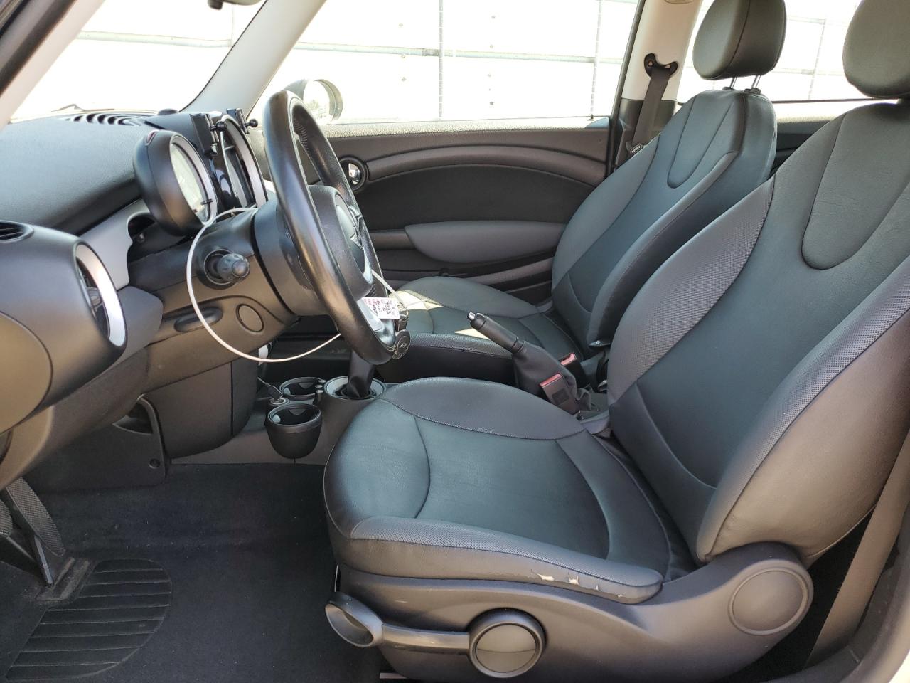 2010 Mini Cooper VIN: WMWMF3C54ATU77861 Lot: 84931205