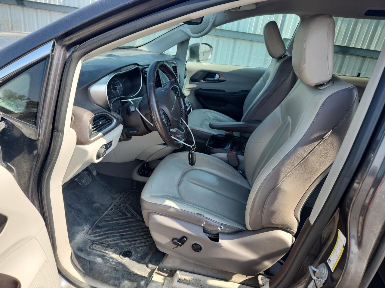 2017 Chrysler Pacifica Touring L VIN: 2C4RC1BG6HR739499 Lot: 81999025