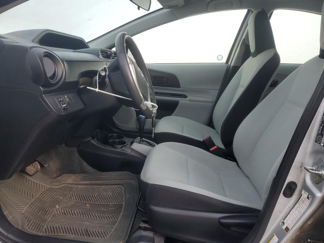 2013 Toyota Prius C VIN: JTDKDTB37D1030862 Lot: 90606075