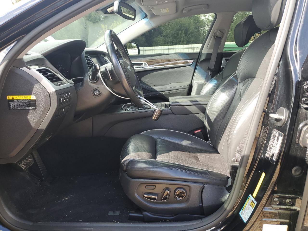 2015 Hyundai Genesis 3.8L VIN: KMHGN4JE1FU036858 Lot: 81178185