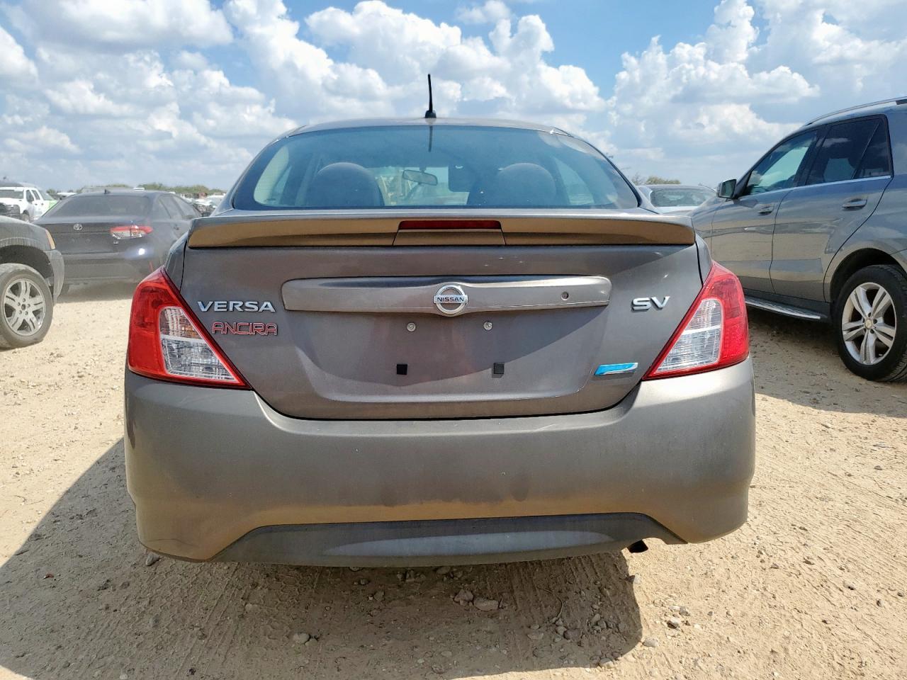 2015 Nissan Versa S VIN: 3N1CN7AP2FL922335 Lot: 85918055