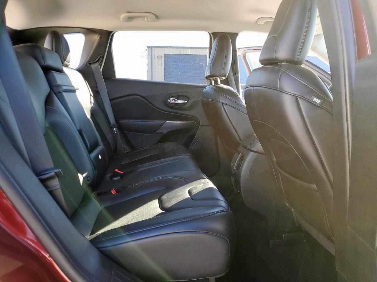 2019 Jeep Cherokee Latitude Plus VIN: 1C4PJLLXXKD280284 Lot: 90555725