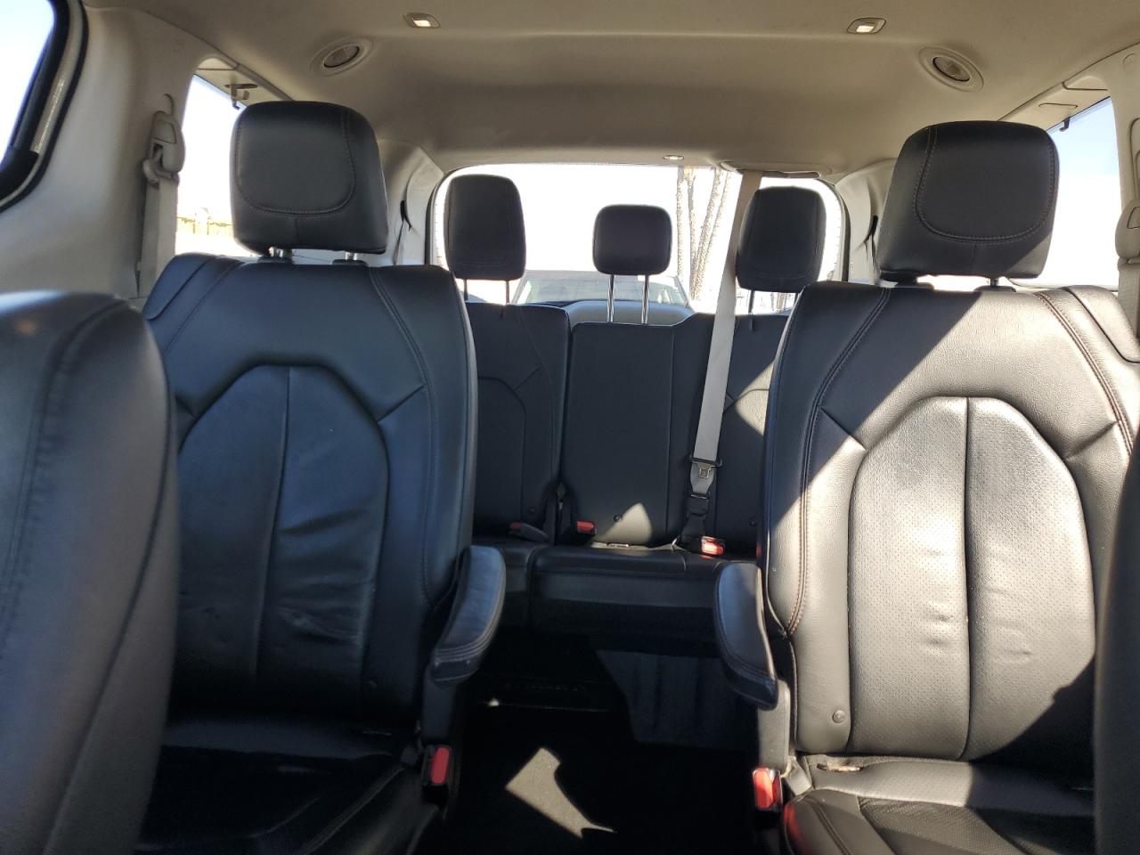 2018 Chrysler Pacifica Touring L VIN: 2C4RC1BG2JR211061 Lot: 85930985