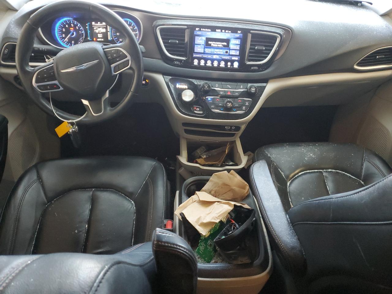 2017 Chrysler Pacifica Touring L VIN: 2C4RC1BG5HR743656 Lot: 82195845