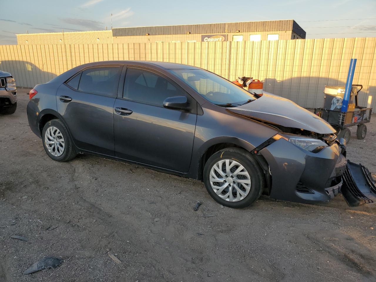2018 Toyota Corolla L VIN: 5YFBURHE5JP851896 Lot: 82432425