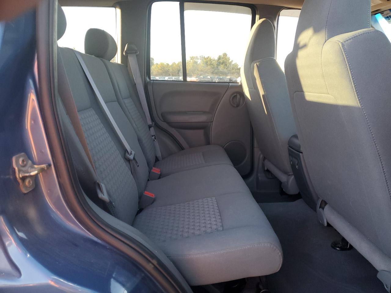 2005 Jeep Liberty Sport VIN: 1J4GL48K75W568621 Lot: 85915965