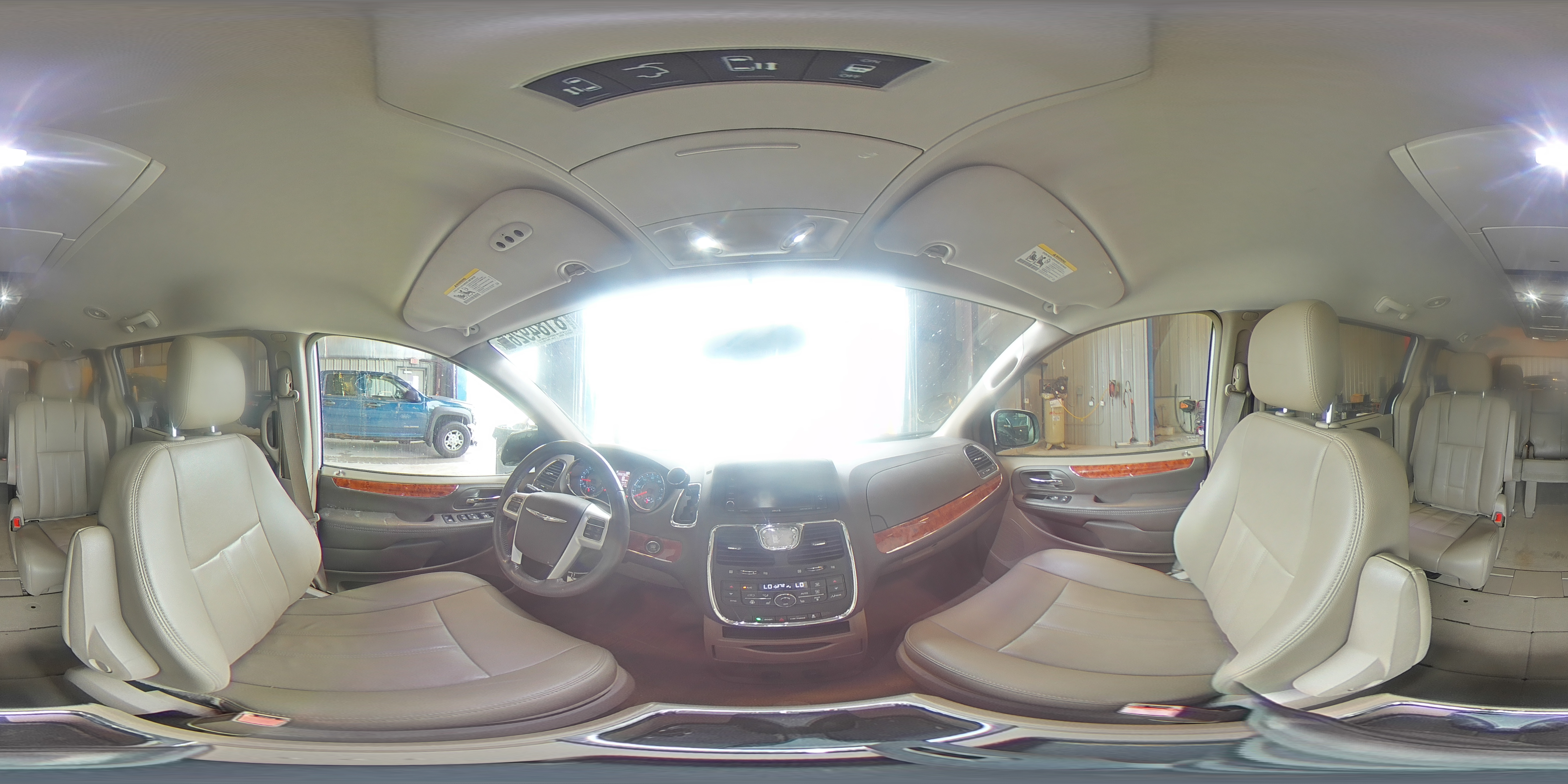 2015 Chrysler Town & Country Touring VIN: 2C4RC1BG9FR675469 Lot: 81849265