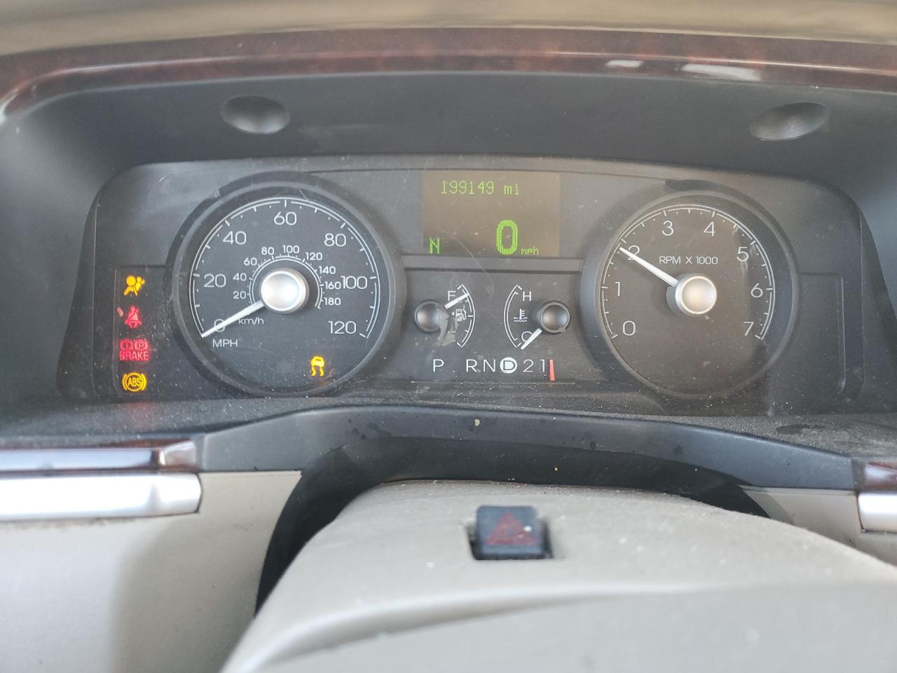 2007 Lincoln Town Car Signature Limited VIN: 1LNHM82W27Y615812 Lot: 82581205