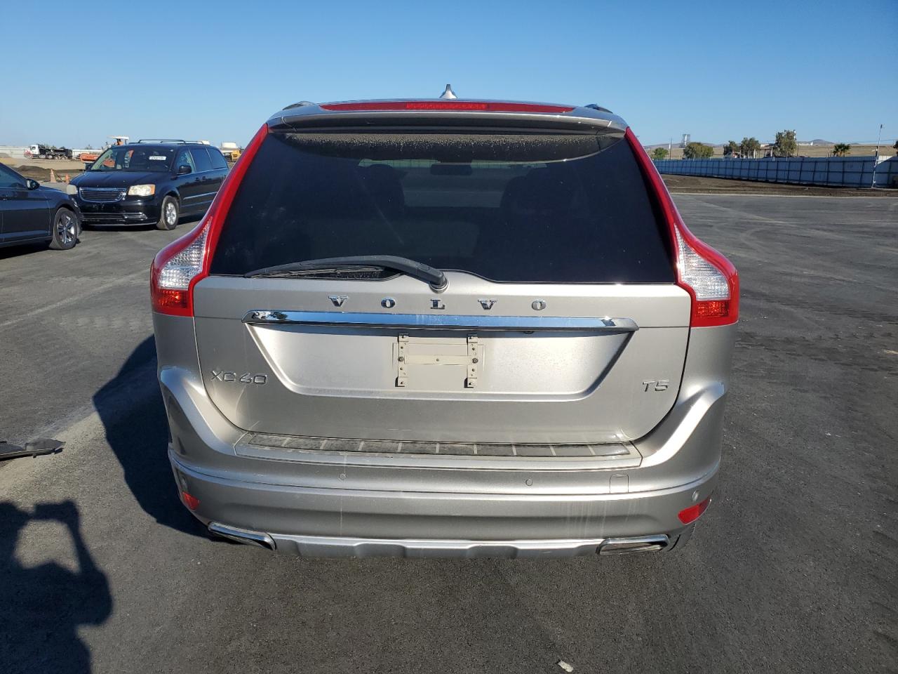 2015 Volvo Xc60 T5 Premier+ VIN: YV426MDC5F2592556 Lot: 89578095