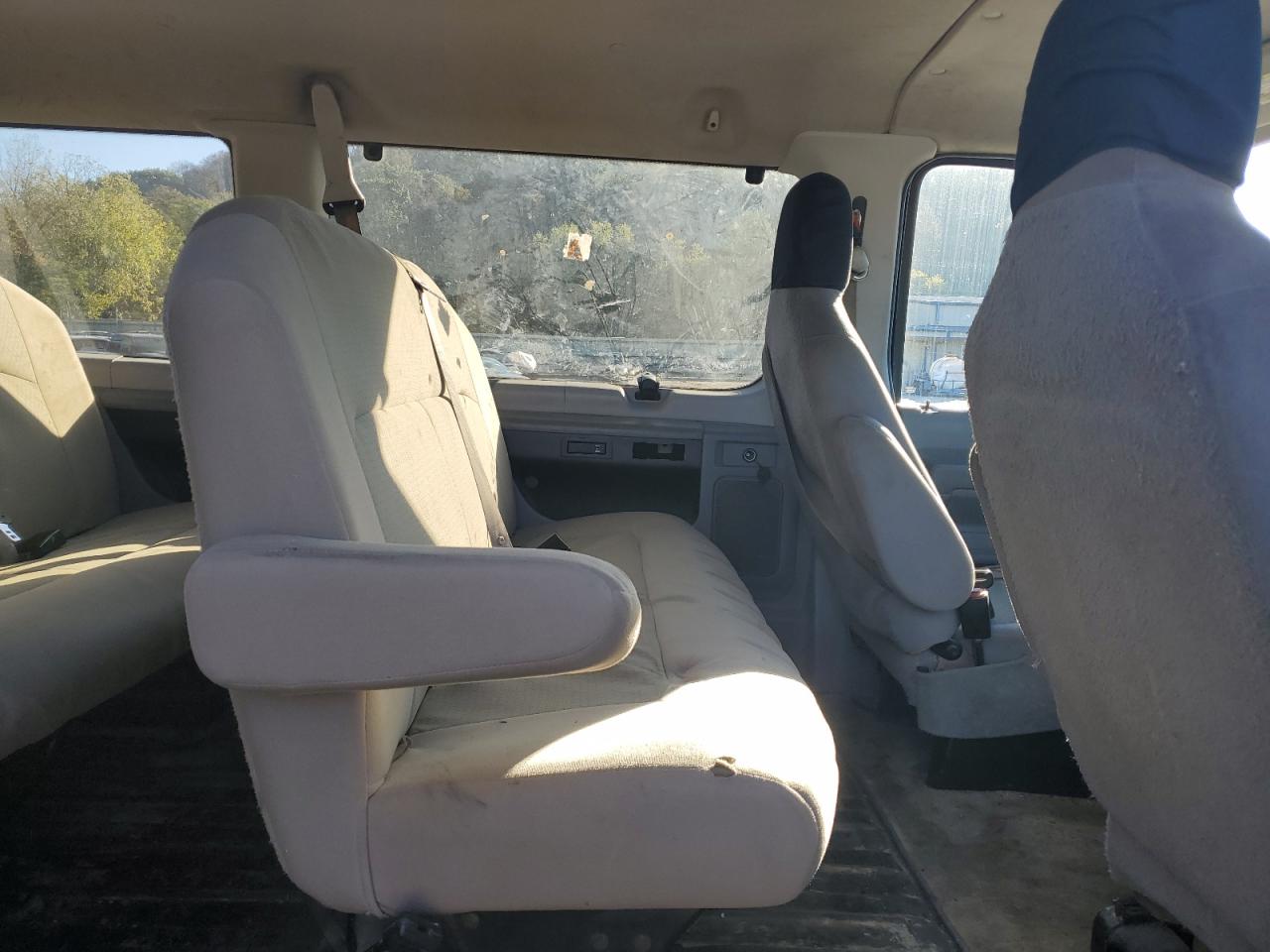 2011 Ford Econoline E350 Super Duty Wagon VIN: 1FBNE3BL6BDB10888 Lot: 85581125