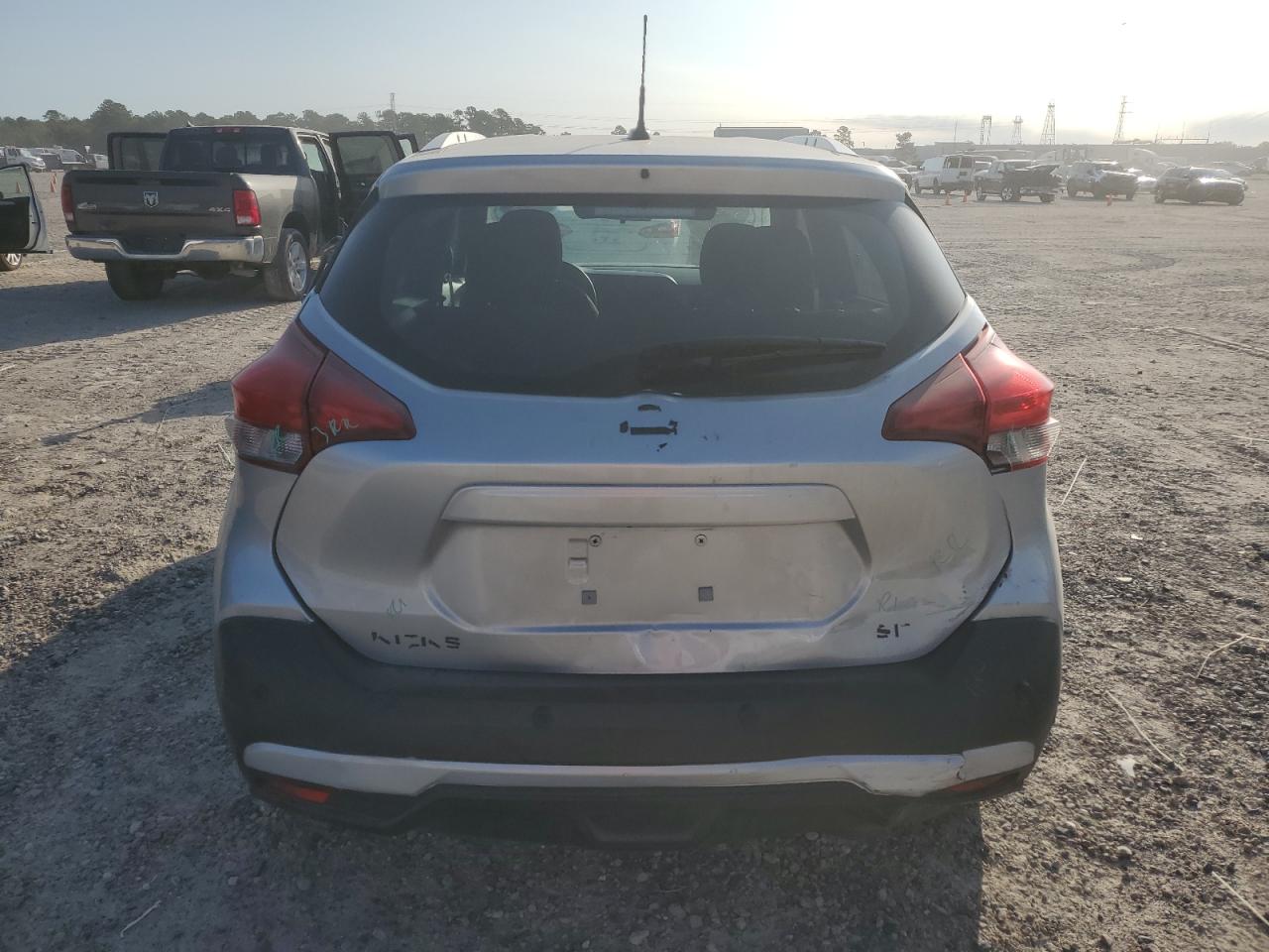 2020 Nissan Kicks Sr VIN: 3N1CP5DV9LL523958 Lot: 89554275