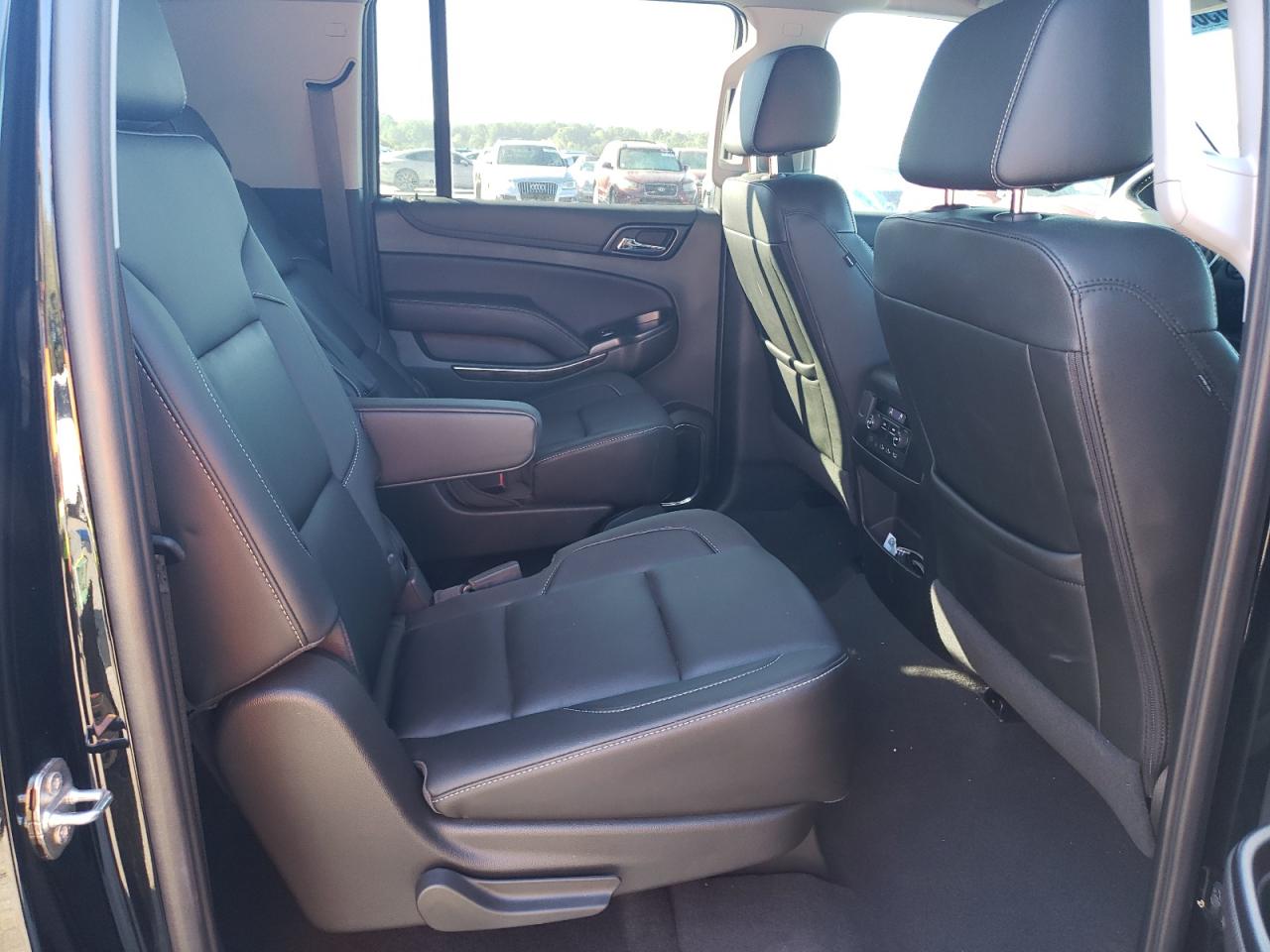2019 Chevrolet Suburban C1500 Lt VIN: 1GNSCHKC9KR133853 Lot: 85876225