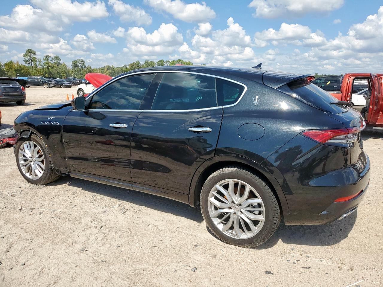 2022 Maserati Levante Base black  gas ZN661XUA4NX388558 photo #3