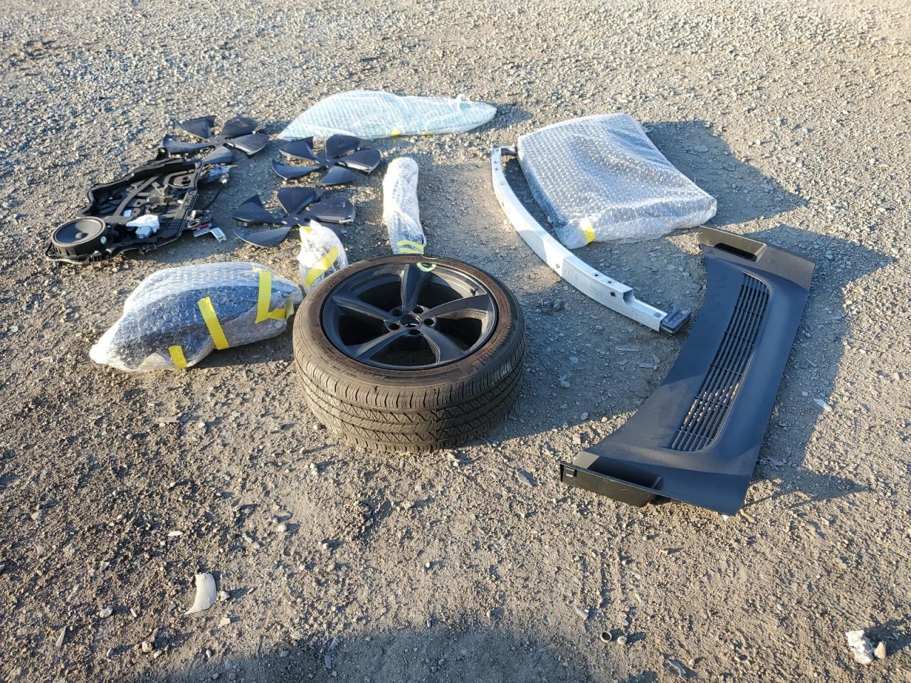 2026 Tesla Model Y VIN: 7SAYGDEE0TF375664 Lot: 85383245