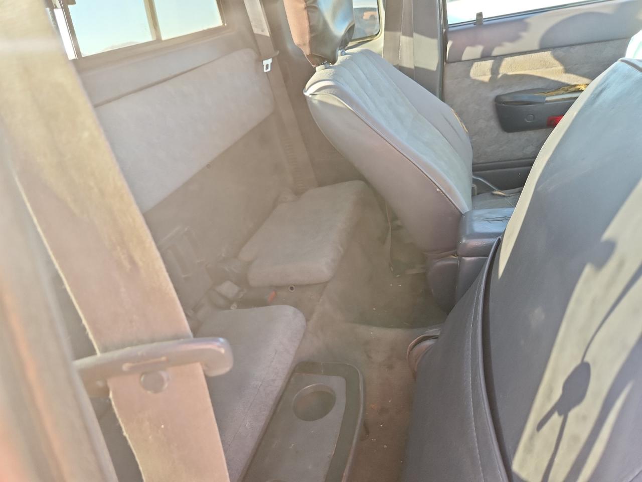 2000 Toyota Tacoma Xtracab VIN: 4TAWN72N9YZ583829 Lot: 84045475