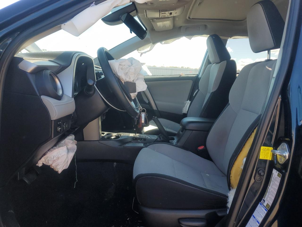 2017 Toyota Rav4 Xle VIN: 2T3RFREV2HW685950 Lot: 82368965