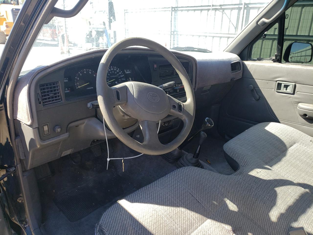 1994 Toyota Pickup 1/2 Ton Short Wheelbase Dx VIN: 4TARN01P2RZ238716 Lot: 69889915