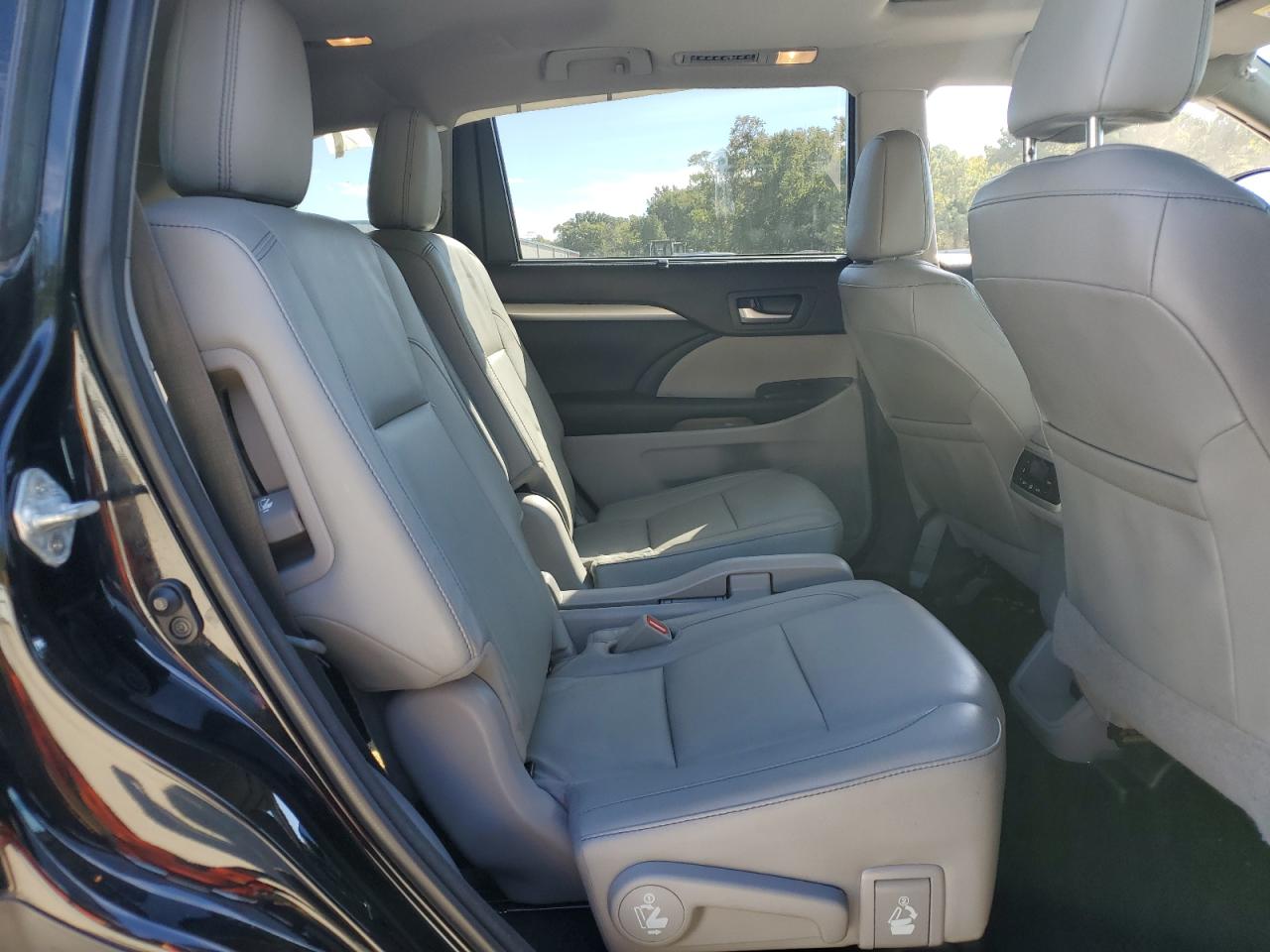 2018 Toyota Highlander Se VIN: 5TDJZRFH7JS538124 Lot: 82289125