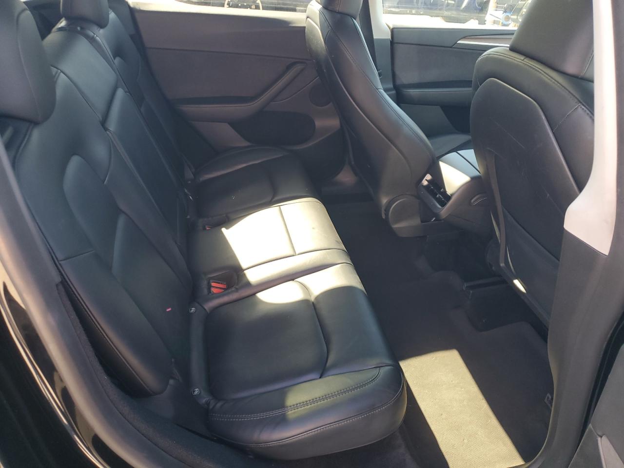 2024 Tesla Model Y VIN: 7SAYGDEE1RF070098 Lot: 90648305