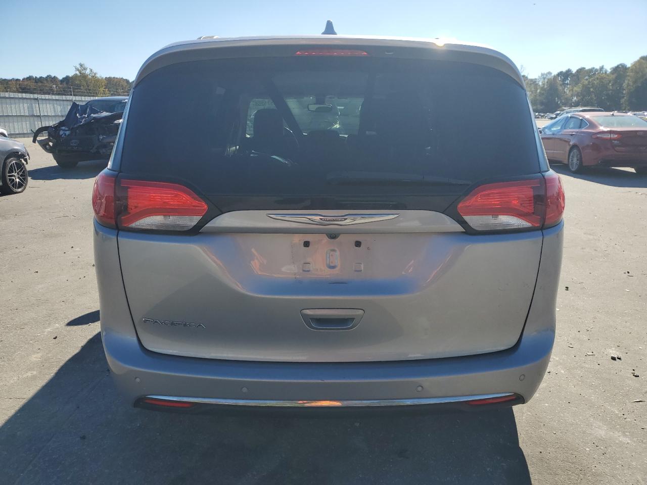 2017 Chrysler Pacifica Touring L VIN: 2C4RC1BG0HR520196 Lot: 90575255