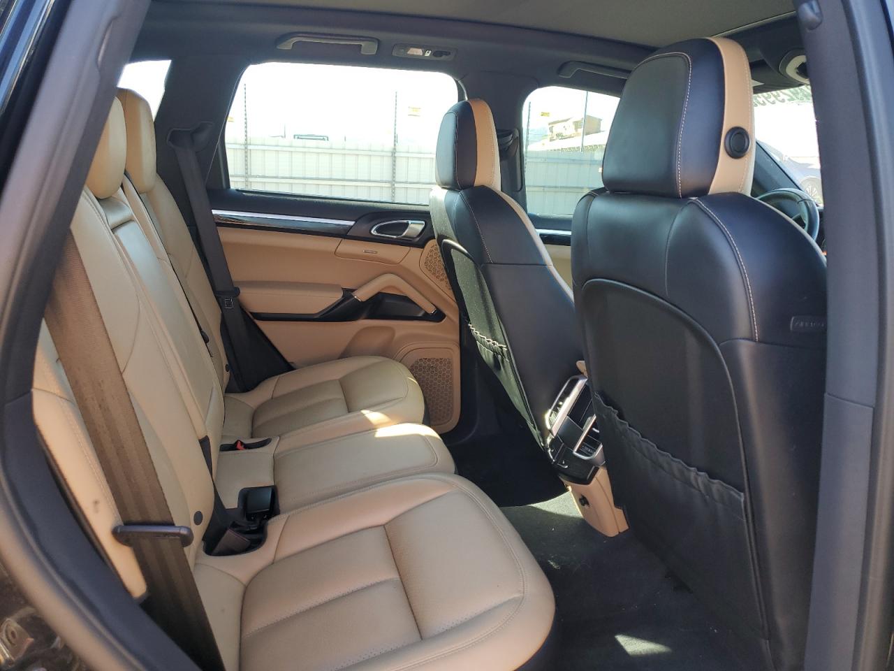 2016 Porsche Cayenne S VIN: WP1AB2A24GLA95261 Lot: 84929955