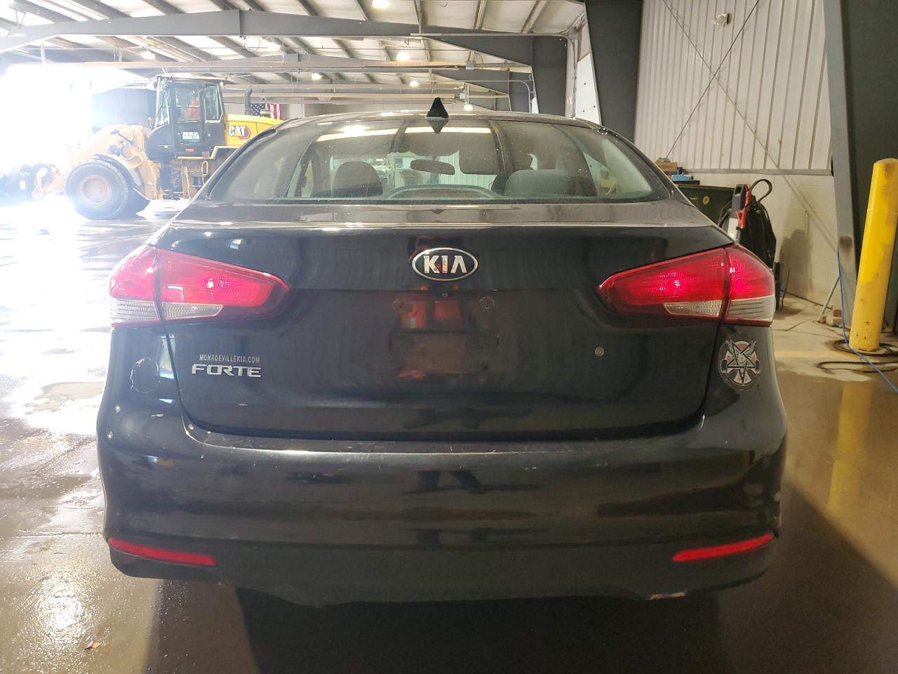 2018 Kia Forte Lx VIN: 3KPFL4A72JE258615 Lot: 81975325