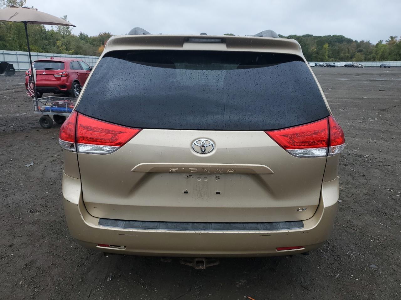 2011 Toyota Sienna Le VIN: 5TDKK3DC8BS083282 Lot: 82201835