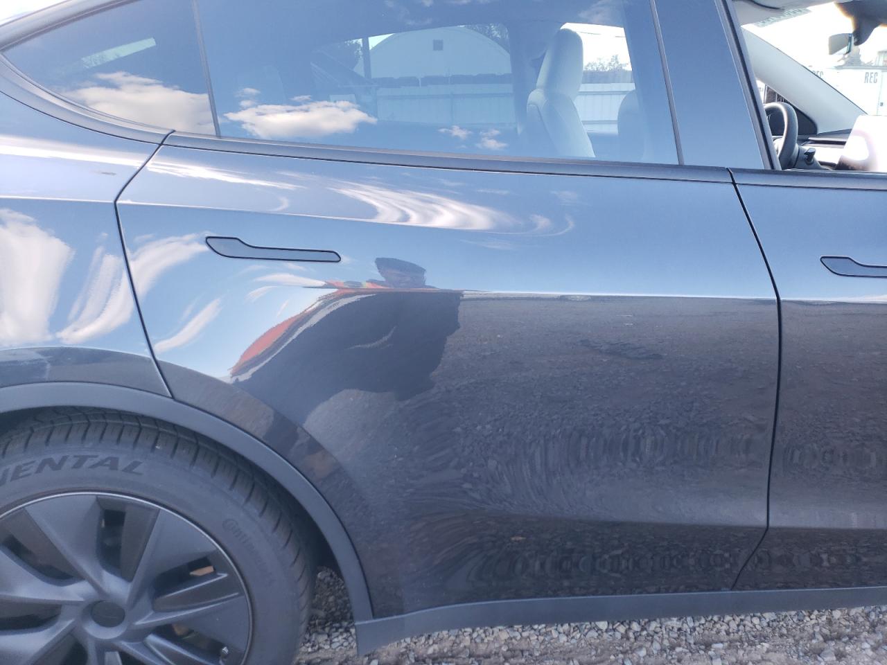 2024 Tesla Model Y VIN: 7SAYGAEE2RF177790 Lot: 89865165