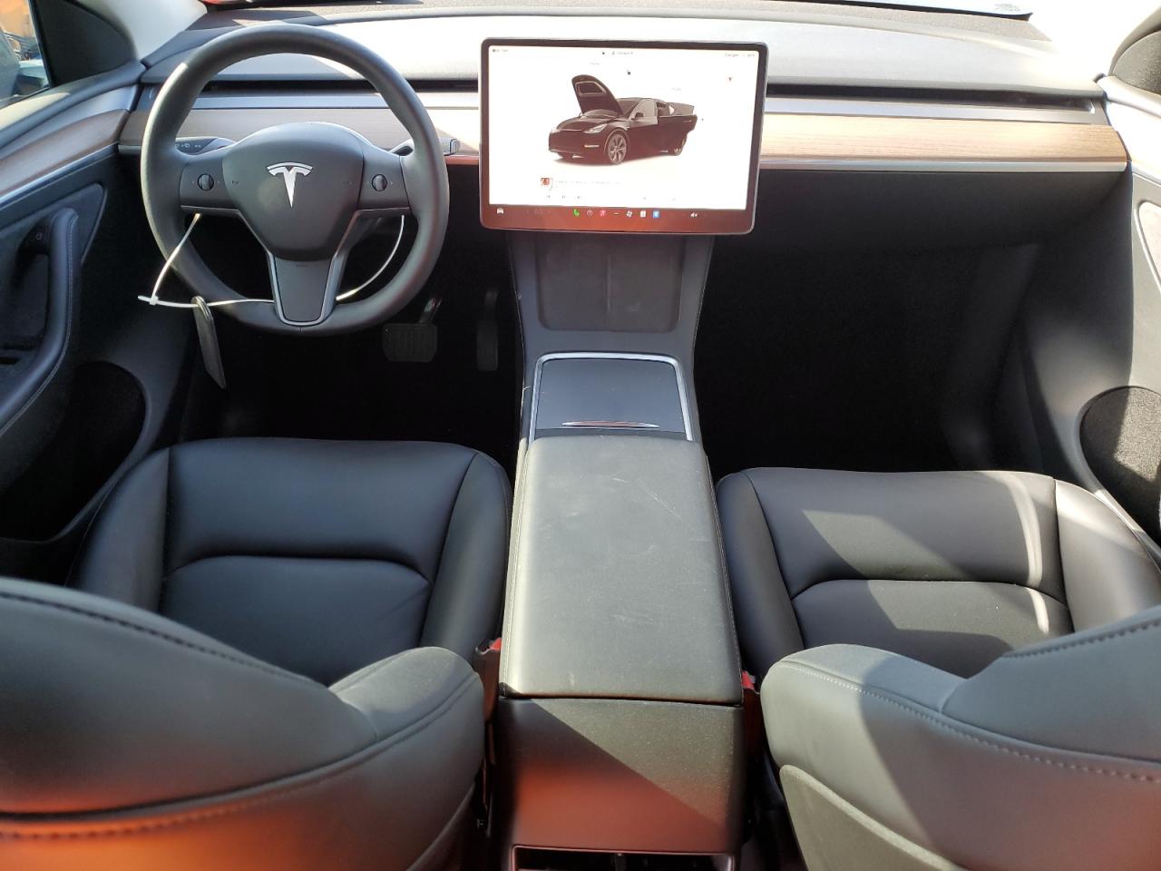 2024 Tesla Model Y VIN: 7SAYGDEDXRF197679 Lot: 85381295