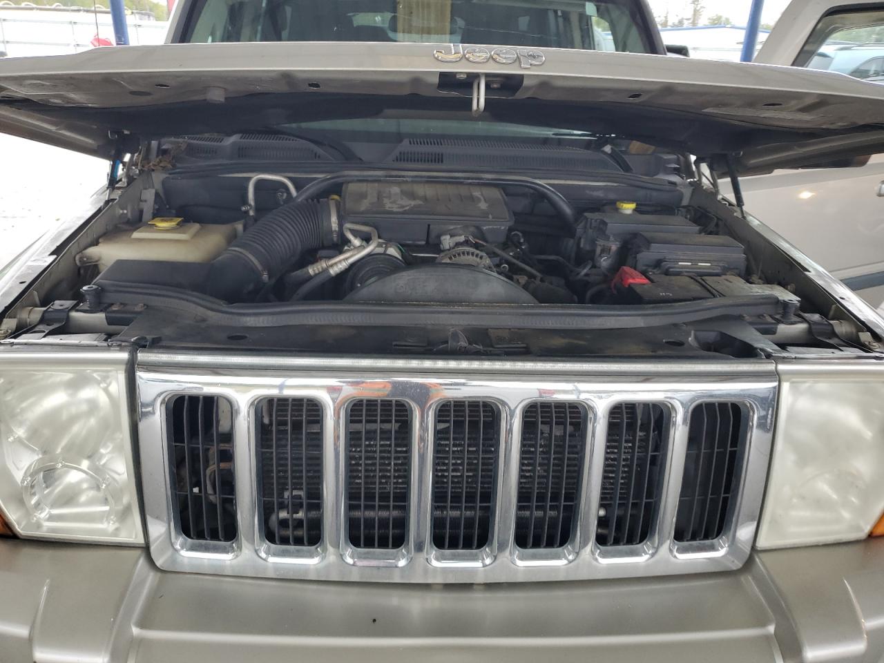 2008 Jeep Commander Sport VIN: 1J8HG48K98C129806 Lot: 82295765