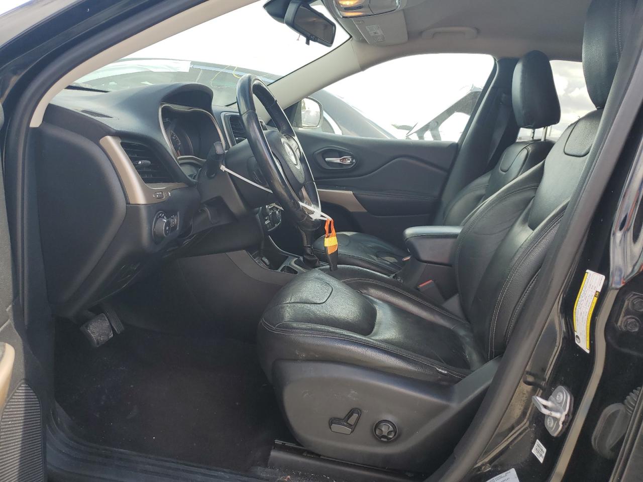 2017 Jeep Cherokee Latitude VIN: 1C4PJLCB3HW574675 Lot: 87470165