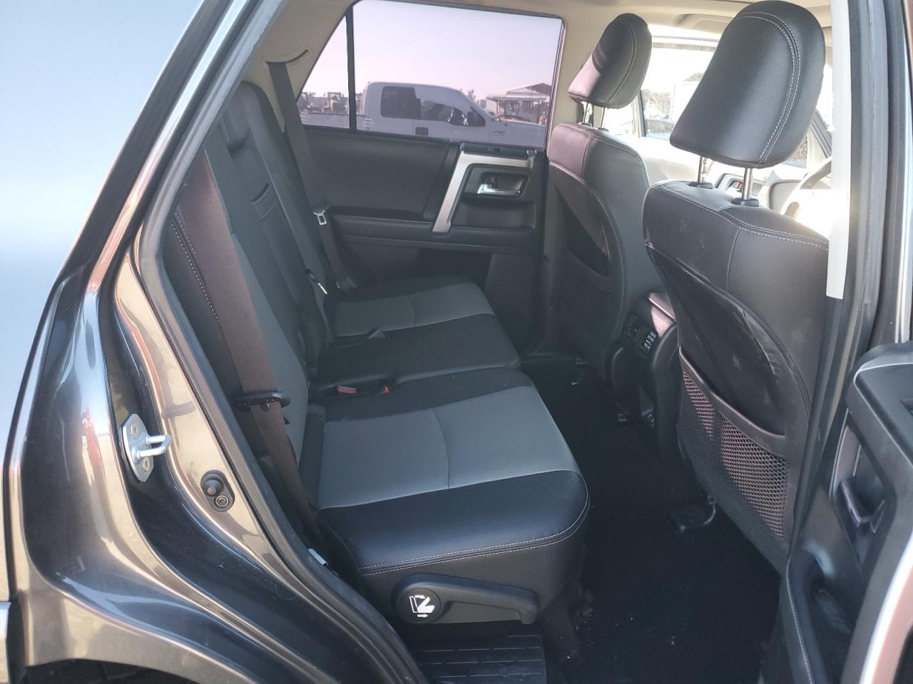 2020 Toyota 4Runner Sr5/Sr5 Premium VIN: JTEBU5JR2L5753250 Lot: 86098545