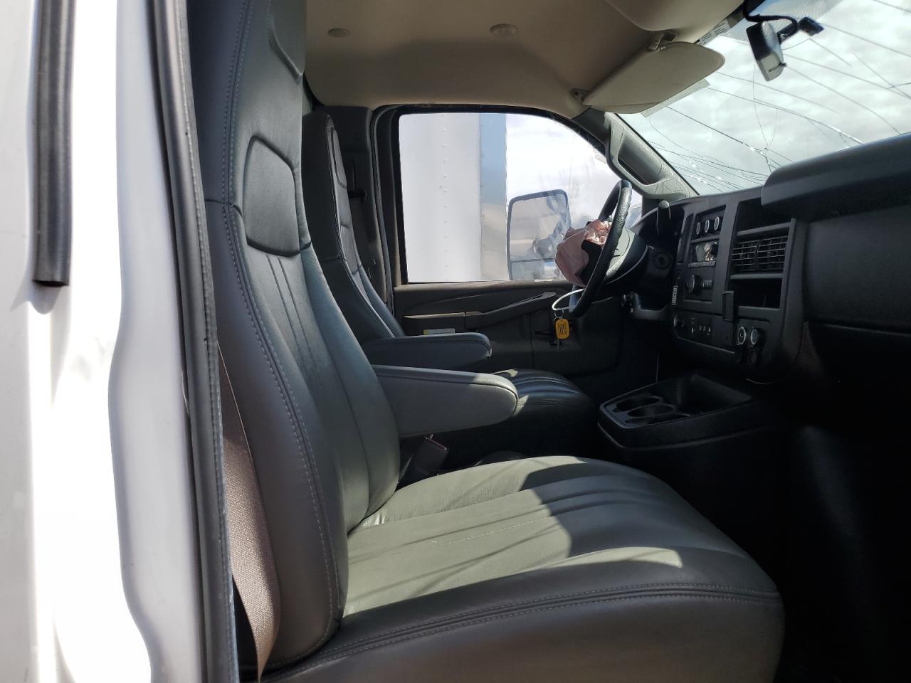 2022 GMC Savana Cut - Box Truck VIN: 7GZ37TC75NN007557 Lot: 85123765