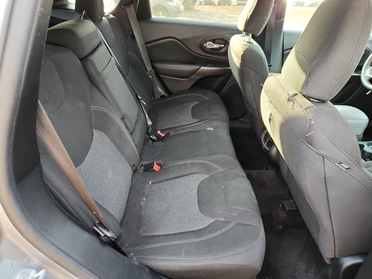 2019 Jeep Cherokee Latitude VIN: 1C4PJLCB8KD221612 Lot: 82240535