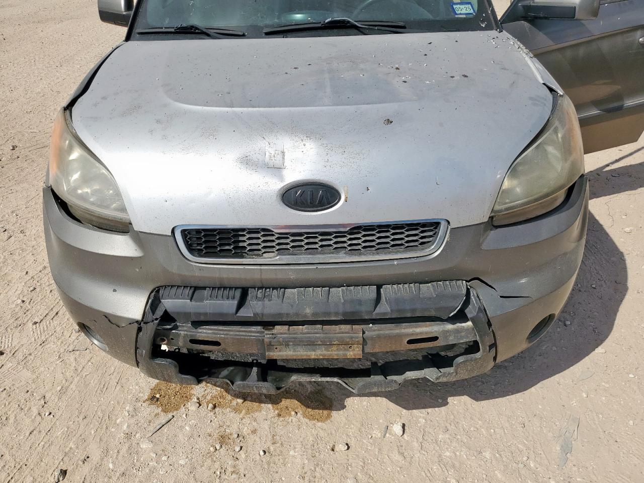 2011 Kia Soul + VIN: KNDJT2A26B7311398 Lot: 81793575