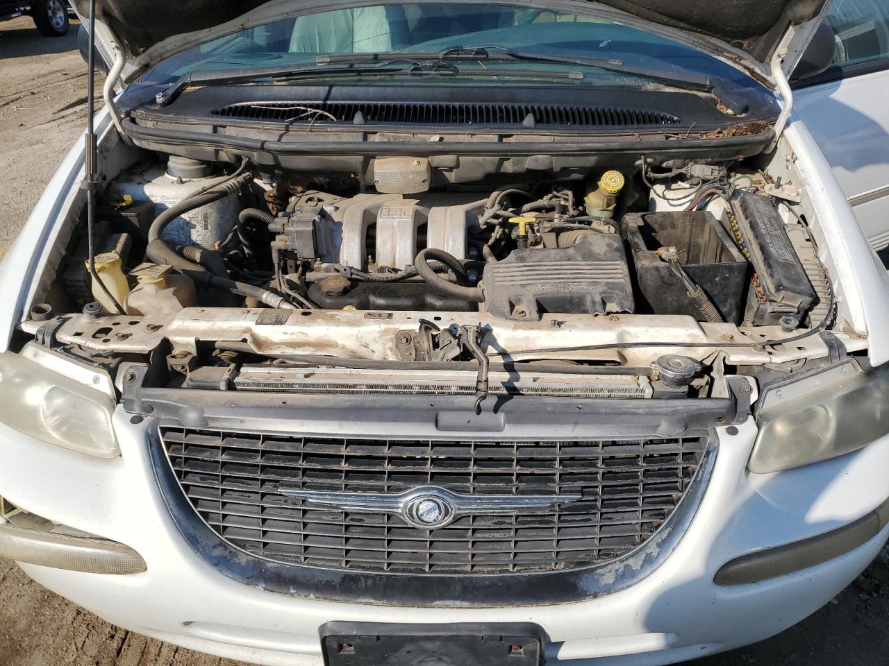 1998 Chrysler Town & Country Lxi VIN: 1C4GP64LXWB594126 Lot: 85910555