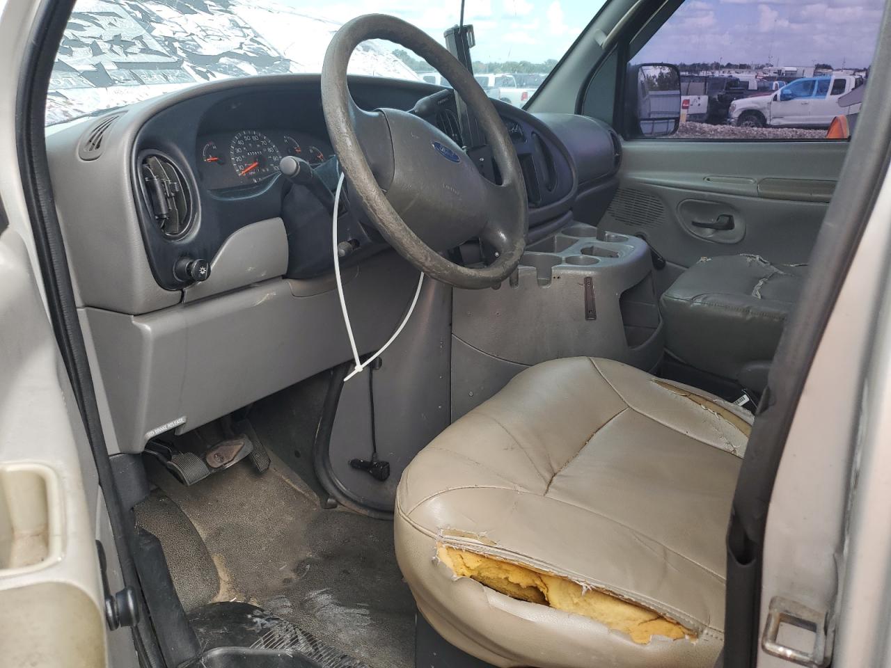 2002 Ford Econoline VIN: 1FTNE24252HA37516 Lot: 81758095